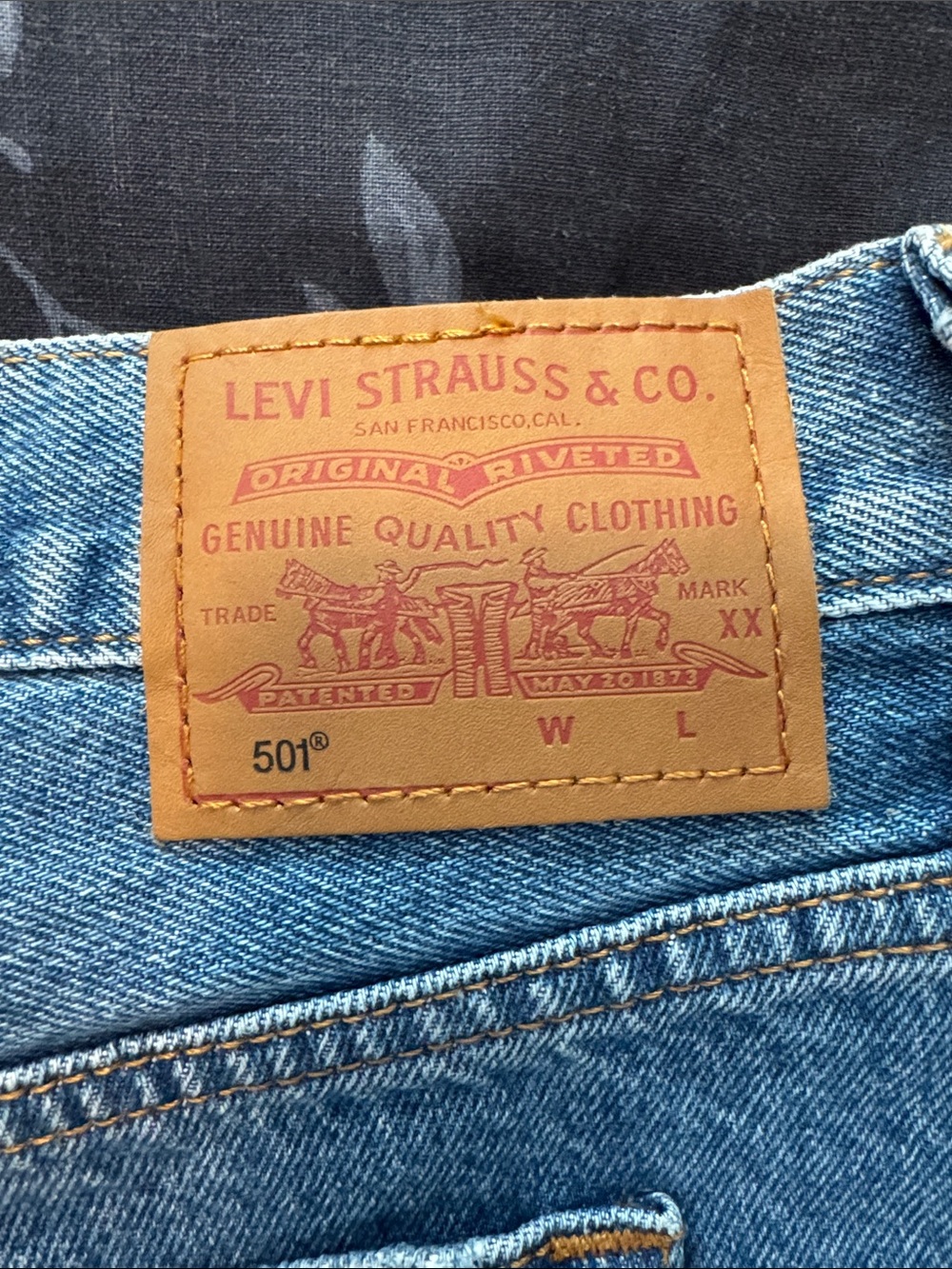 Women’s Levi Button-Fly Denim Shorts Size 34 - Picture 7 of 14